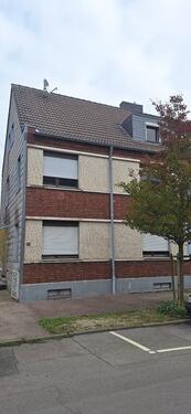 Foto - Sanierungsbedürftiges Mehrfamilienhaus - Baugenehmigung für Anbau
