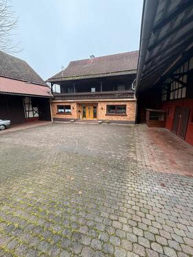 Foto - Bauernhaus mit Balkon, Keller & großem Hof zu vermieten