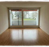 Renovierte 2 Zimmer-Wohnung mit Balkon und Einbauküche in Wiesbaden-Biebrich zu vermieten