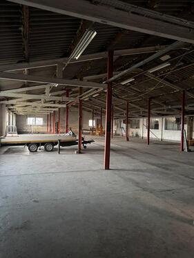 Foto - Hallenstellplaetze 4 x 6 m - 85,00&nbsp;EUR Miete,