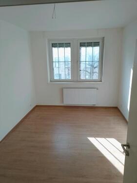 Foto - Helle 3 Zimmerwohnung zu vermieten im 1 OG mit Garage, Balkon