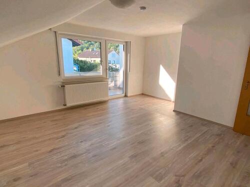 Foto - 3 Zimmer DG Wohnung 80 qm in Beuren