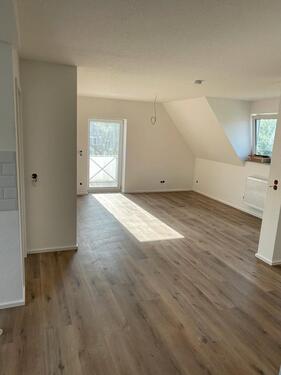 Foto - Renovierte Dachgeschosswohnung mit Klimaanlage, Kaltmiete 750 €