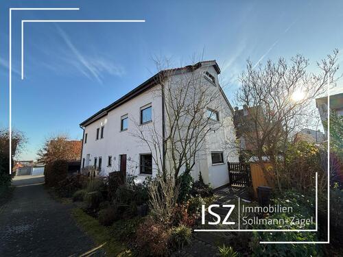 Foto - Großz. DHH beste Lage, ca. 130 m² Wfl., 5 Zi., Bj. 1983, Kanal nur 50 m entfernt, Garage + Carport !