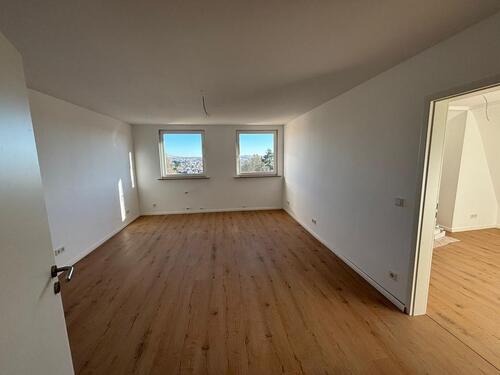 Foto - Erstbezug nach Sanierung: Lichtdurchflutete 4 Zimmer-Wohnung