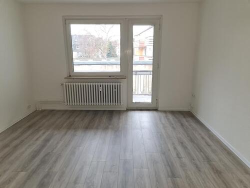 Foto - Renovierte 4-Zimmer-Wohnung mit Balkon zu vermieten! 1 Nettokaltmiete frei (2. Monat)*