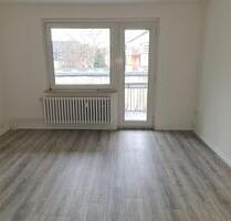 Renovierte 4-Zimmer-Wohnung mit Balkon zu vermieten! 1 Nettokaltmiete frei (2. Monat)* - Duisburg Hamborn