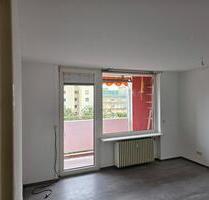 Modernisierte 3 - Zimmer -Wohnung mit Balkon, Aufzug, Schwimmbad - Stein
