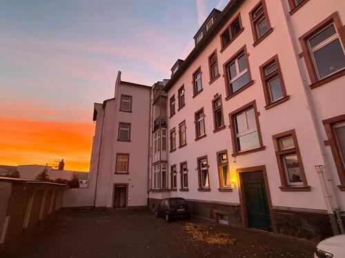 Foto - Kernsanierte 2-Zimmer-Wohnung mit Balkon, EBK & Stellplatz