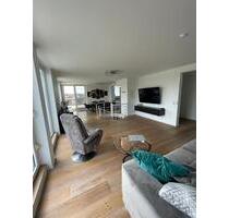 Lichtdurchflutetes Maisonette-Penthouse in Köln Niehl