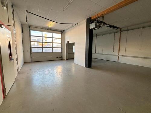 Foto - Gewerbehalle Büros Halle Produktion Fitnesstudio Werkstatt Lager