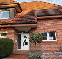 Attraktive Doppelhaushälfte mit Einliegerwohnung 