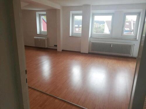 Foto - 2-ZKBB Dachgeschoss-Wohnung zum 01.06. oder früher zu vermieten