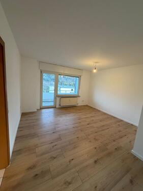 Foto - 3 Zimmer Wohnung neu renoviert - 1.100,00&nbsp;EUR Kaltmiete, ca.&nbsp; 64,00&nbsp;m&sup2;
