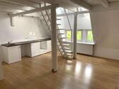 Foto - Galeriewohnung mit 98 m² Wfl. und Küchenzeile im Dachgeschoss