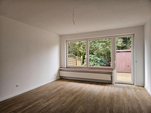 Foto - Wohnen mit Charme! Separater Eingang: Renovierte Wohnung in Siedlungslage im Zentrum! 3 ZKB, WC, Terrasse, PKW-Stellplatz!