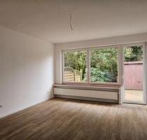 Wohnen mit Charme! Separater Eingang: Renovierte Wohnung in Siedlungslage im Zentrum! 3 ZKB, WC, Terrasse, PKW-Stellplatz! - Löningen