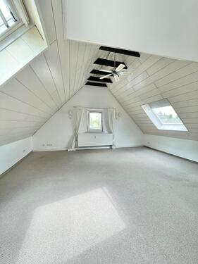 Foto - 1 Zimmer Dachgeschoßwohnung zur Miete in Düsseldorf