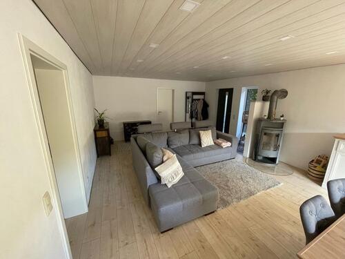 Foto - Helle Kellerwohnung mit Kamin 75m² verfügbar ab Mai 2026