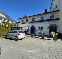 Großes modernes Familienhaus mit großem Garten und 6 Stellplätzen - Ostfildern