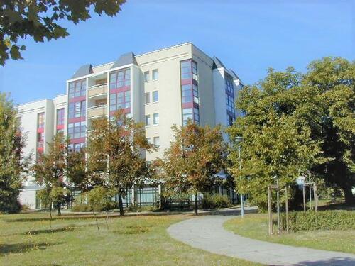 Foto - Wohngemeinschaften aufgepasst! Wir sanieren diese 5-Raum-Wohnung mit 3 Balkon und 2 Bäder.