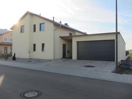 Freistehendes Einfamilienhaus in gehobener Ausstattung - Burgheim
