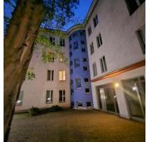 Attraktive 2,5-Zimmer-Wohnung mit eigenem Gartenanteil - Berlin Lichtenberg