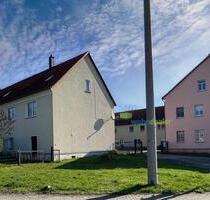 Hübsche Single Wohnung in Borna-Neukirchen - Tageslichtbad mit Dusche, kleine EBK