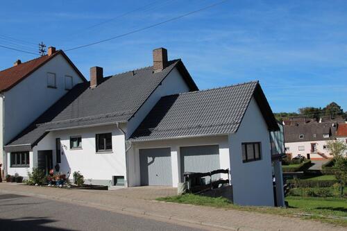 Foto - Modernsiertes Einfamilienhaus - 275.000,00 EUR Kaufpreis,