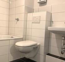 Teilsanierte und helle 3 Zimmer-Wohnung mit Balkon - Bielefeld Heepen