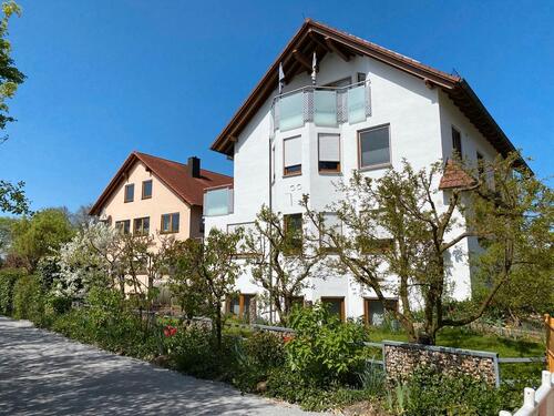 Foto - Helle, gepflegte 2-Zimmer-Dachgeschosswohnung mit Balkon