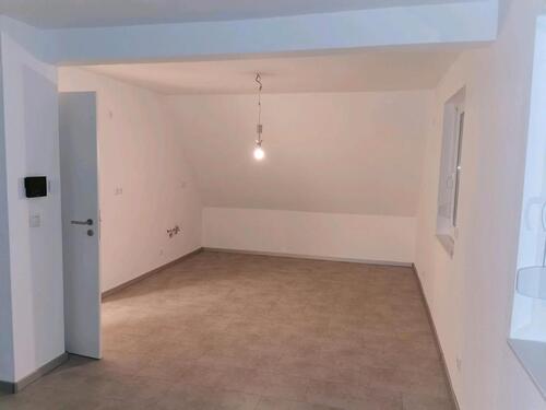 Foto - Schöne helle 3 Zimmer DG-Wohnung in einem 2 Parteienhaus