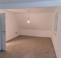 Schöne helle 3 Zimmer DG-Wohnung in einem 2 Parteienhaus - Duingen