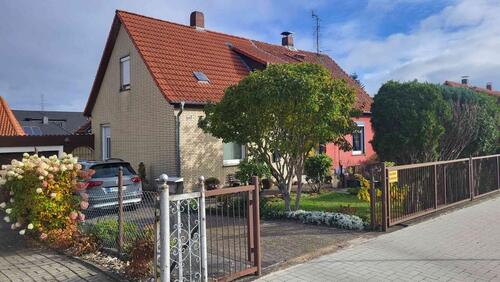 Foto - Doppelhaushälfte mit zwei Wohneinheiten, Garage, Dachterasse