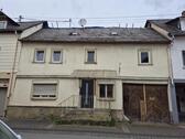 Foto - Stark Sanierungsbedürftiges Haus mit Scheune Mischgebiet Gewerbe