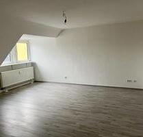 Helle 3 12 Zimmer DG Wohnung, mit Einbauküche, WG geeignet - Essen Stadtbezirk IV