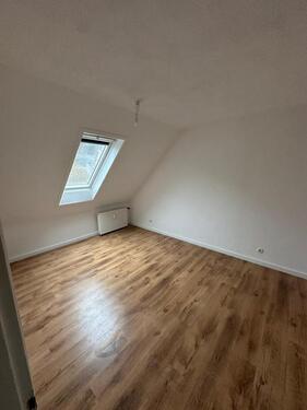 Foto - Helle 3-Zimmer-Dachgeschosswohnung in Schweppenhausen – renoviert & sofort bezugsfrei