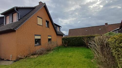 Foto - Freistehendes Einfamilienhaus mit Einliegerwohnung mit Balkon