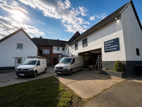 Foto - Eigener Betriebshof mit Wohnhaus – direkt an B51