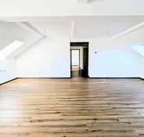 Großzügige, barrierefreie Dachgeschosswohnung mit Aufzug Balkon - Kirchheimbolanden