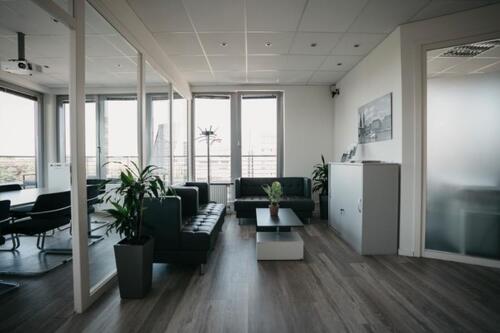 Foto - Büro 6 mit eigener Dachterrasse – ruhige Endetage & Planetarium-Blick