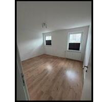 Kernsaniert! 2-Zimmer-Wohnung Erdgeschoss Einbauküche Stellplatz - Peine Südstadt