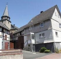 Gemütliches Wohnhaus mit Nebengebäude - Hohenahr