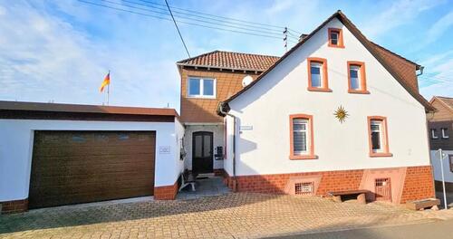 Foto - Einfamilienhaus mit Garten, Loggia und zwei Garagen