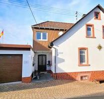 Einfamilienhaus mit Garten, Loggia und zwei Garagen - Winnweiler