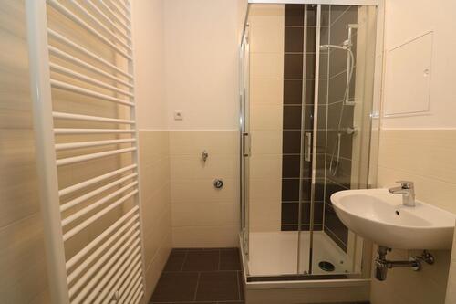 Foto - Richtig eingeseift...moderne 2-RW mit Dusche u. Balkon!!!