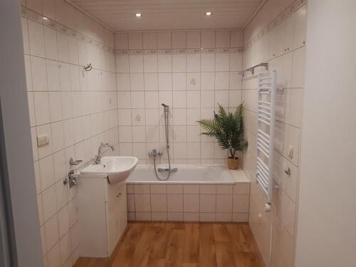 Foto - 3,5 Zimmer Wohnung zur Miete - 450,00&nbsp;EUR Kaltmiete, ca.&nbsp; 82,00&nbsp;m&sup2;