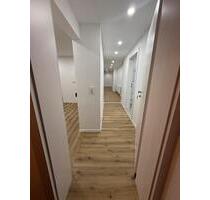 Eine schöne neu sanierte 3 Zimmer Wohnung mit 90 qm - Helsa