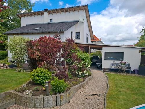 Foto - Exklusives und modernes Einfamilienhaus mit großem Carport