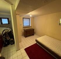 1-Zimmer-Wohnung mit Küchenzeile und Bad im Souterrain - Stuttgart Luginsland